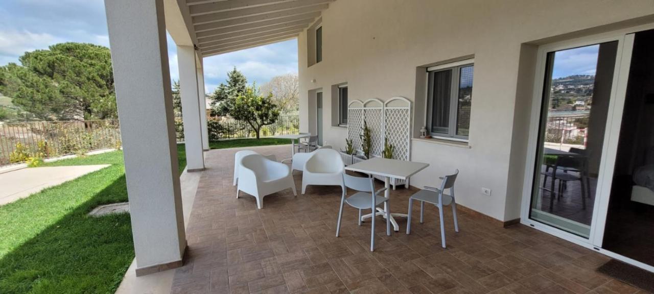 Uliwood Hotell Caltanissetta Exteriör bild