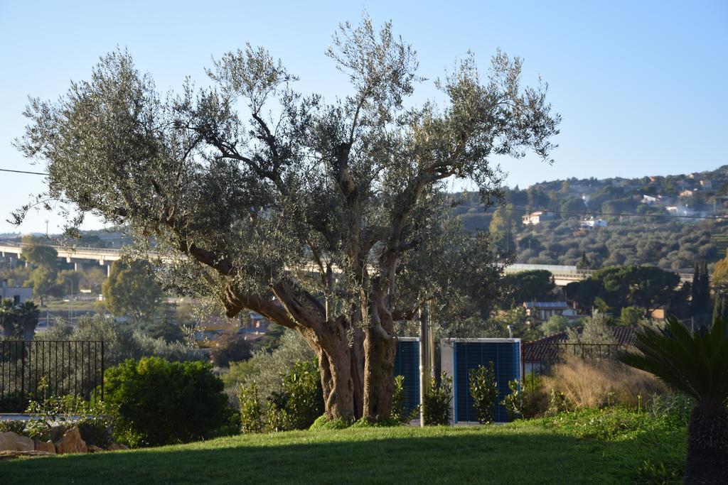 Uliwood Hotell Caltanissetta Exteriör bild