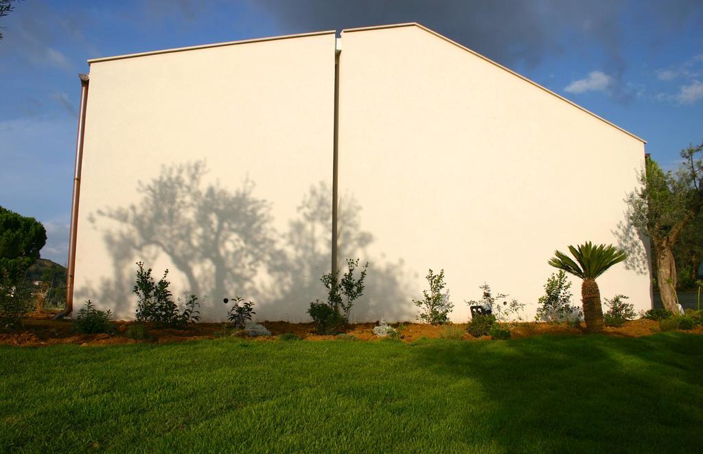 Uliwood Hotell Caltanissetta Exteriör bild