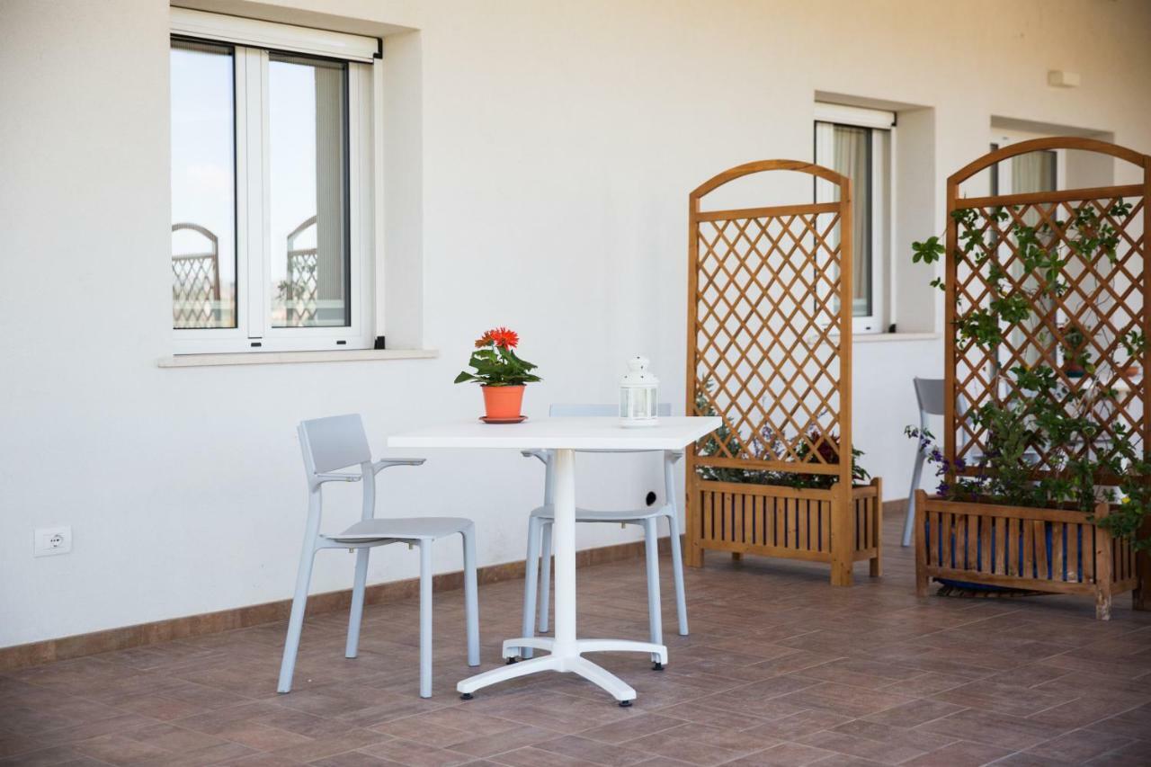 Uliwood Hotell Caltanissetta Exteriör bild